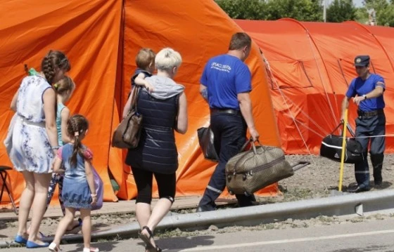 С начала июня российскую границу пересекли около 13 000 беженцев с Украины, половина из них - дети С начала июня российскую границу пересекли около 13 000 беженцев с Украины, половина из них - дети