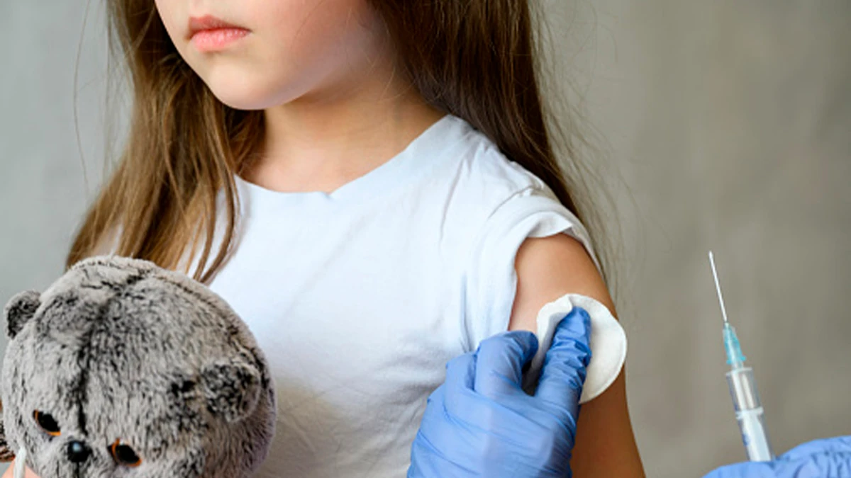 Модерна: прививки от коронавируса с низкими дозами хорошо защищают детей младше 6 лет