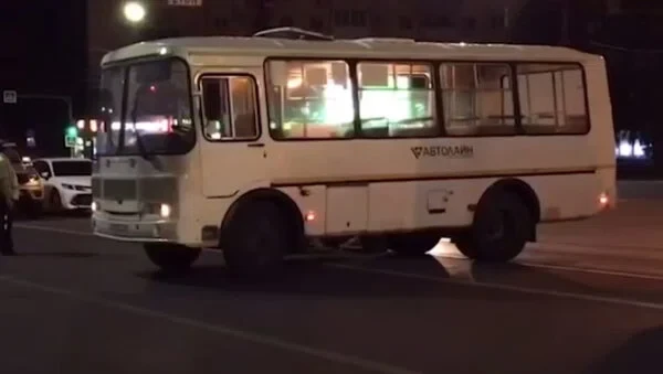 Спецслужбы привезли второй автобус для эксперимента