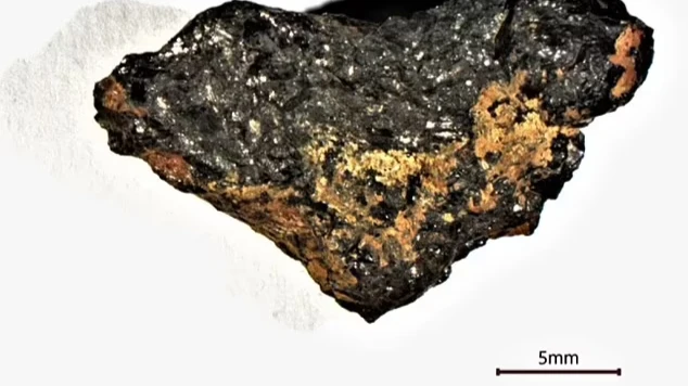 Взрывное открытие: внеземной камень Гипатия, найденный в Египте более 25 лет назад, может быть первым свидетельством на Земле редкого взрыва сверхновой, утверждают ученые. Фото: Romano Serra