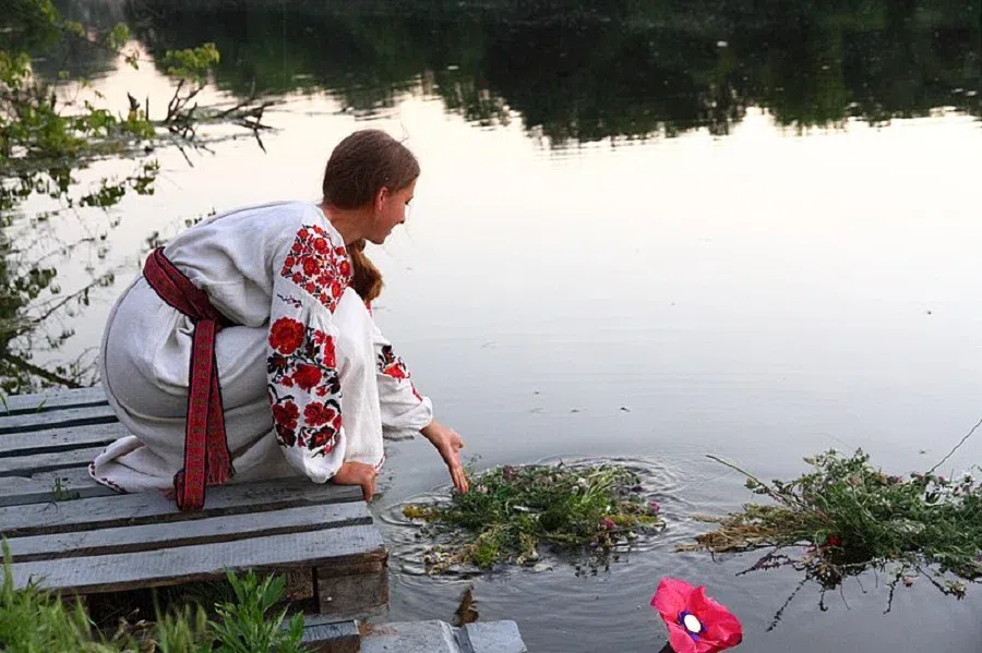 венок, вода, девушка, Иван Купала