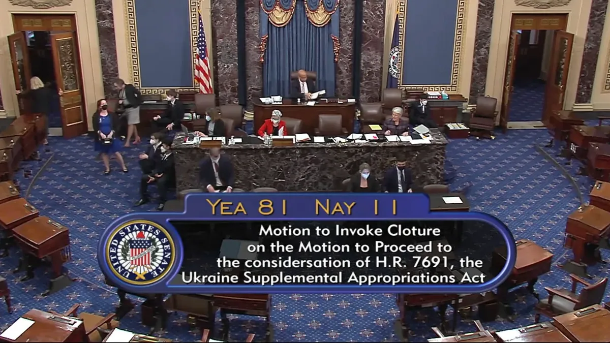 Сенат США одобрил $40 млрд на военную помощь Украине
