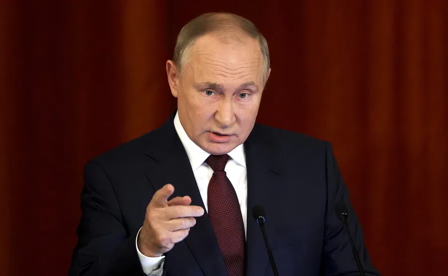 Владимир Путин решил испытать на себе назальную вакцину, чтобы показать пример всем россиянам